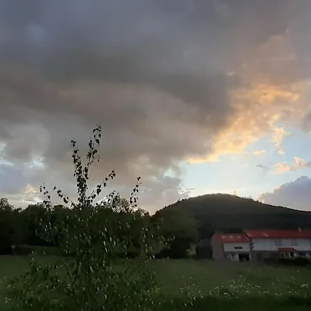 La Pierre Des Volcans Chaleureux Calme Champetre *